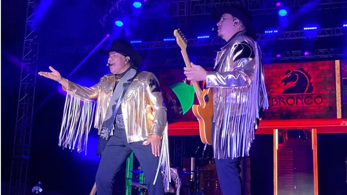 Bronco realiza su concierto en la Feria de Puebla